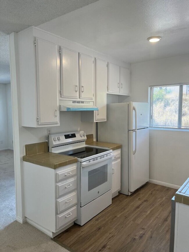 Building Photo - Move in Ready!  Available for immediate mo...