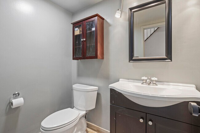 Building Photo - 602 Dylan Ct