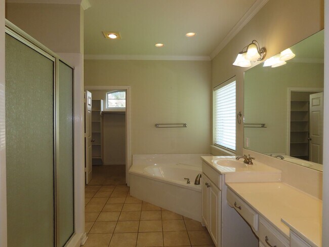 Building Photo - Chapel Hill ISD- Newly Update 3 Bedroom 2 ...