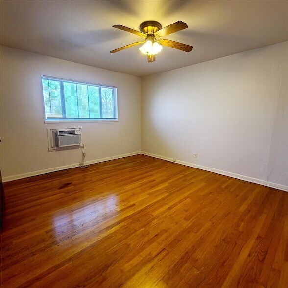 Building Photo - 4916 Worth St