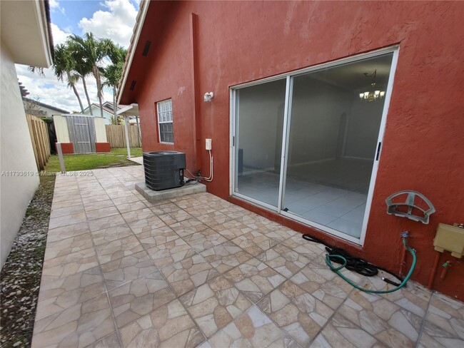 Building Photo - 1137 NW 128th Pl