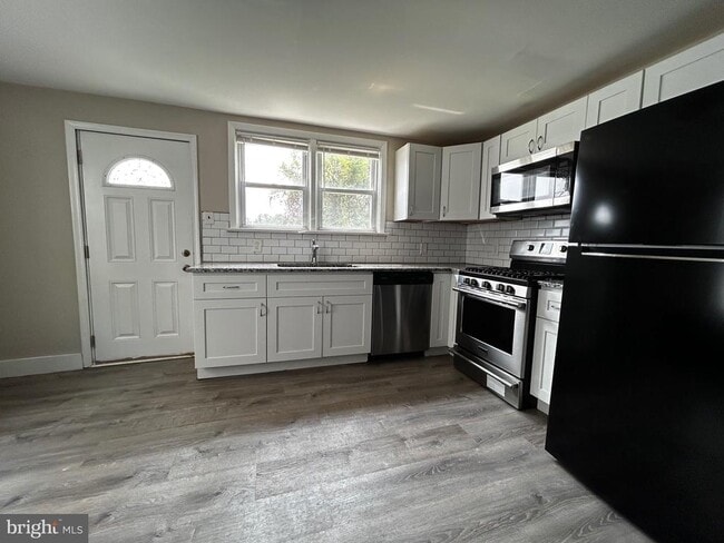 Building Photo - 272 Maple Ave
