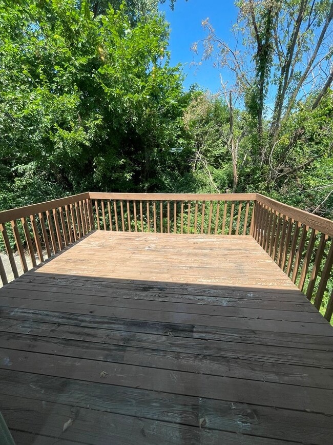 Building Photo - 3 bed/2 bath single- family home