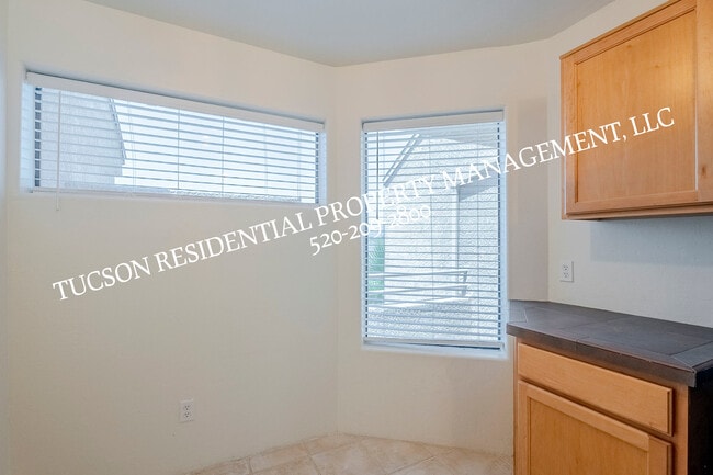 Building Photo - 5675 N Camino Esplendora