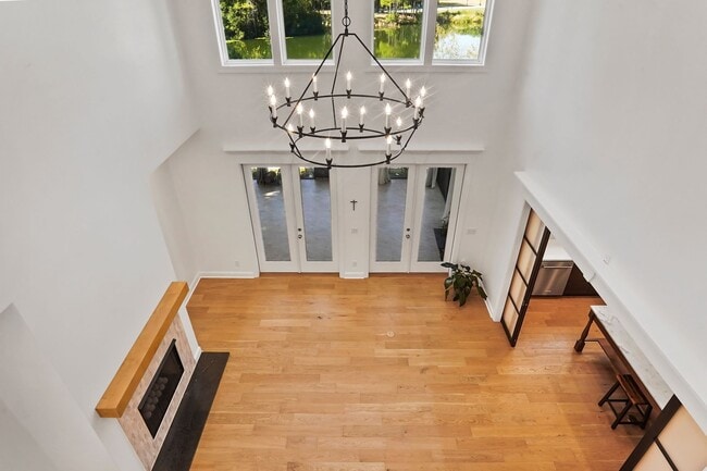 Building Photo - Pool/ Waterfront/ Custom Home in Waterways!