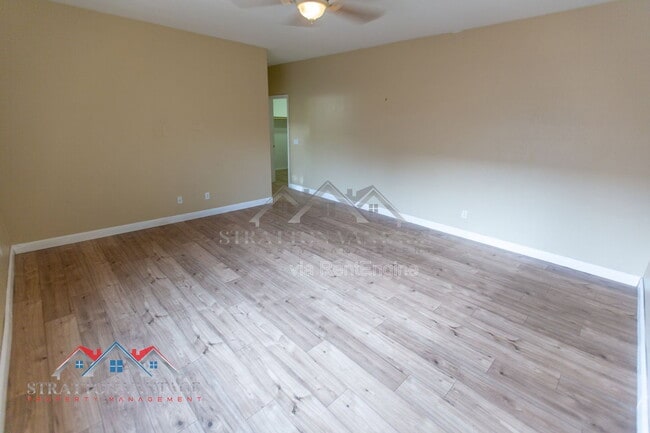 Building Photo - 2058 S Longwood