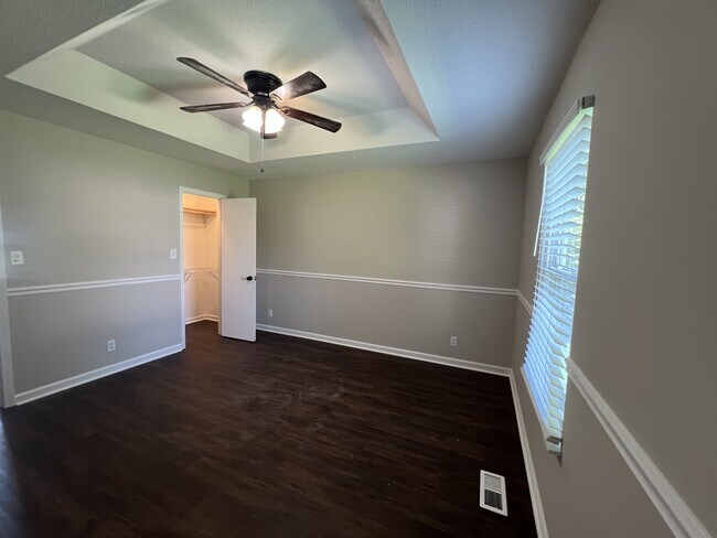 Building Photo - 567 Jacquie Dr