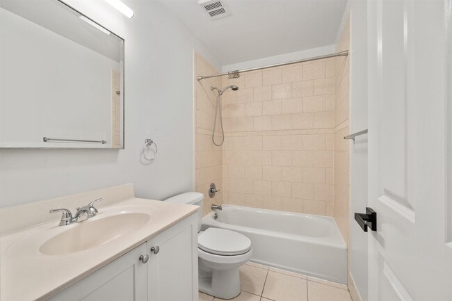 Building Photo - 287 Grand St