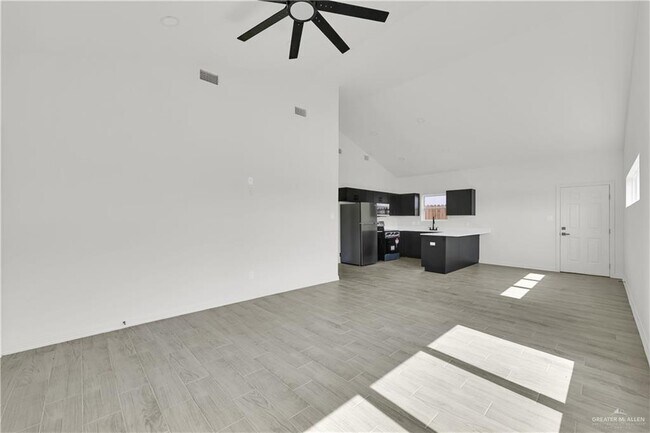 Building Photo - 23 Robin Rd