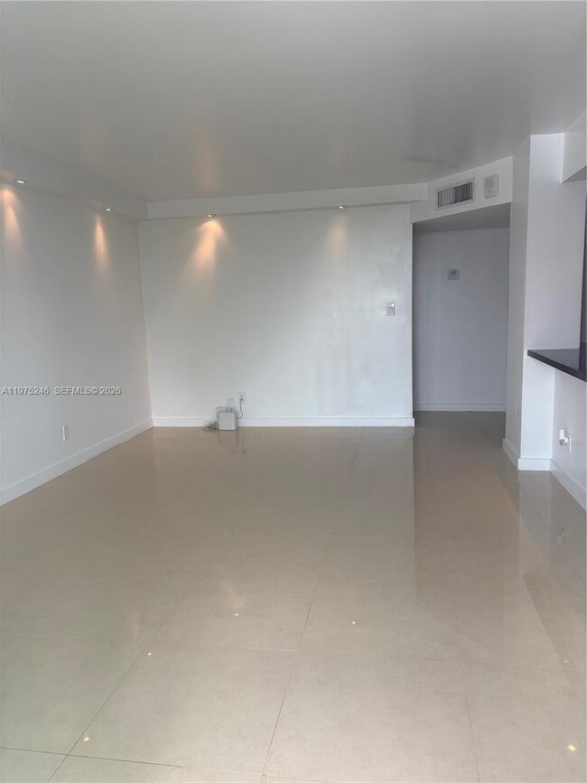 Building Photo - 16558 NE 26th Ave