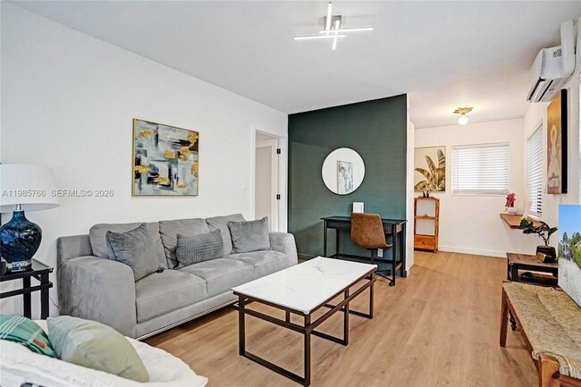 Building Photo - 754 NE 40th St