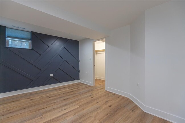 Building Photo - 1732 W Beach Ave