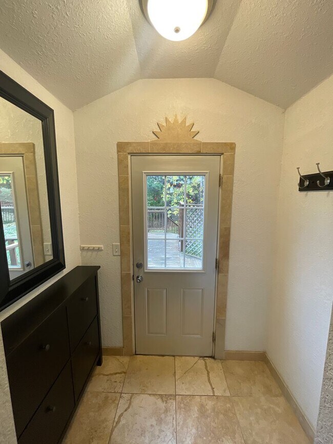 Building Photo - AVAILABLE September - 3 Bed/1.5 Bath Home with Lake views!