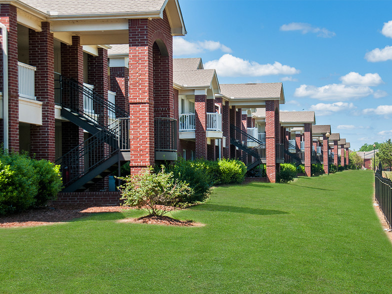 Primary Photo - The Greens at Tuscaloosa I/II