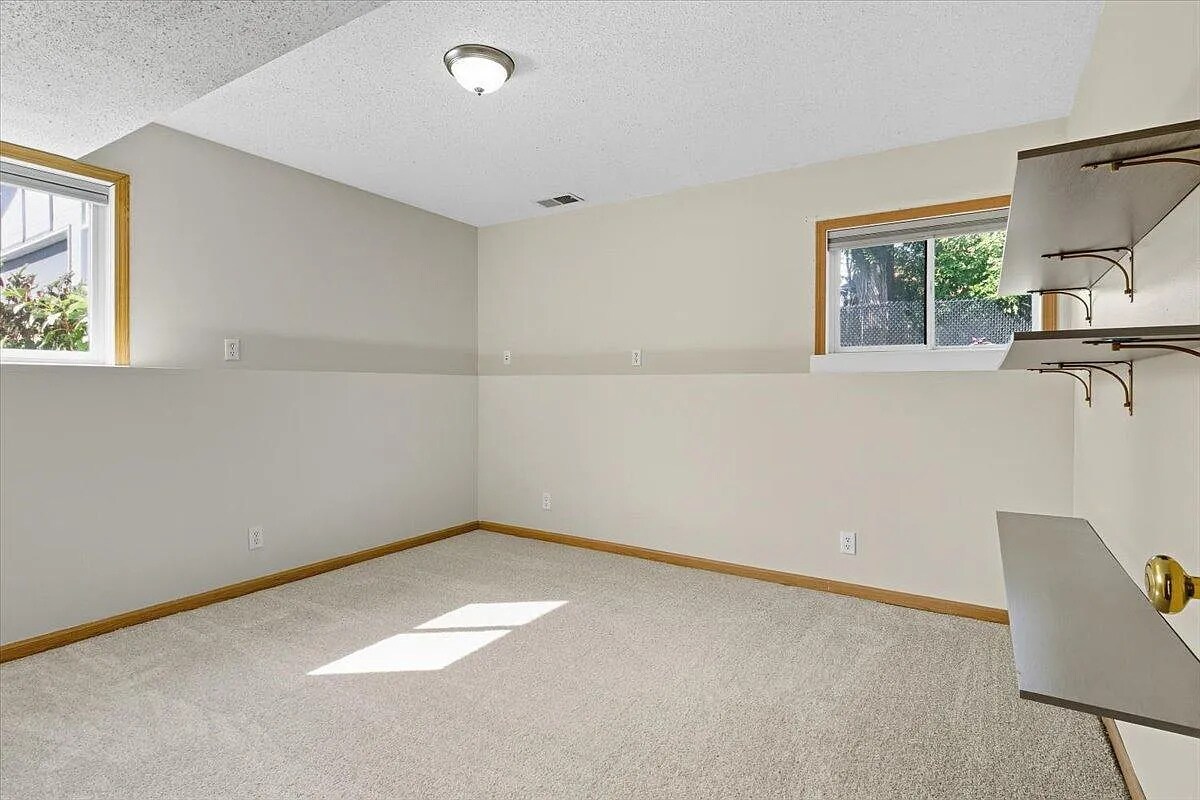 Building Photo - 435 Greenwood Ave