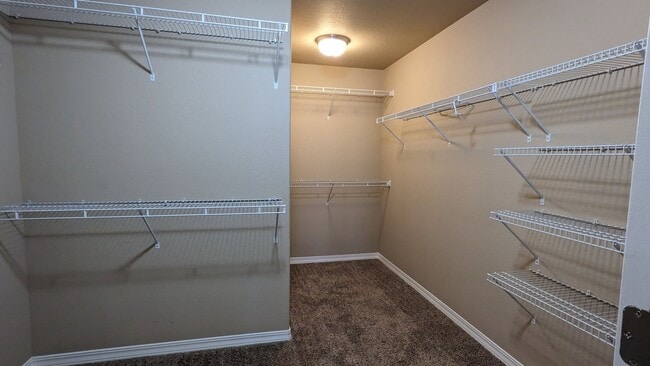 Building Photo - LARGE TWO STORY 3 BED/2.5 BATH W/3 CAR GAR...