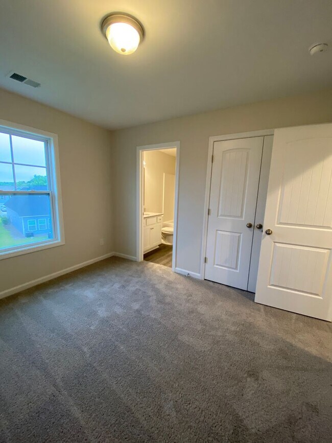 Building Photo - Brand New Beautiful 3 Bedroom 2.5 Bathroom