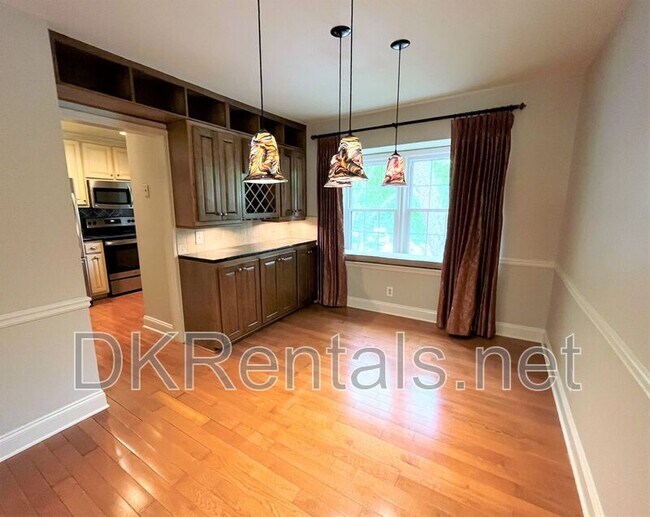 Building Photo - 82 Montre Square NW