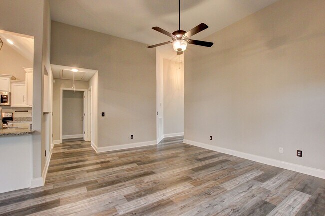 Building Photo - Sharp 3bed 2 ba.  upgrades throughout.