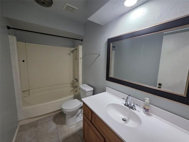Building Photo - 939 SW 98th St