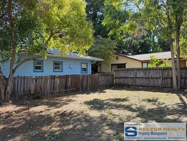 Building Photo - Cute & cozy 1 bd. cottage in a great centr...