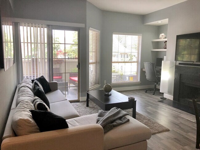 Building Photo - 3906 Penderview Dr