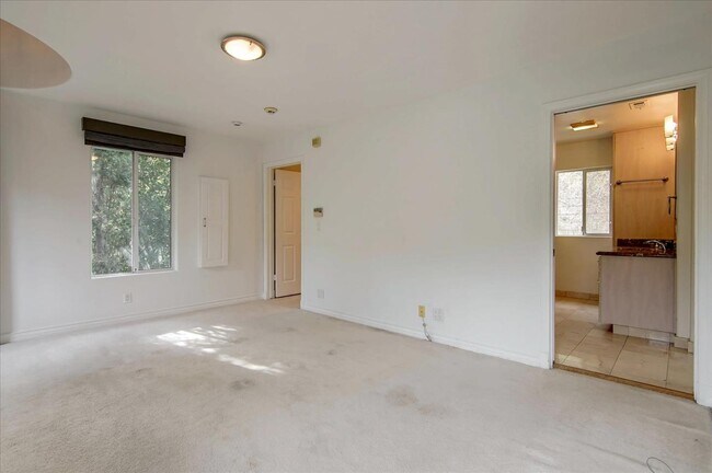Building Photo - 8527 Wonderland Ave