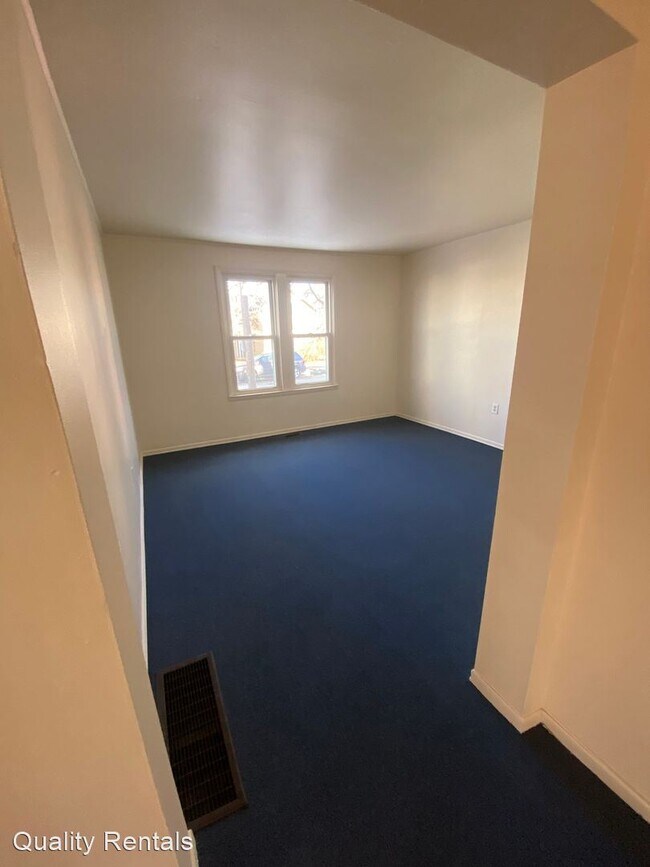 Building Photo - 3 br, 1 bath House - 1119 E 11TH