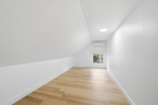 Building Photo - 568 Hale Ave