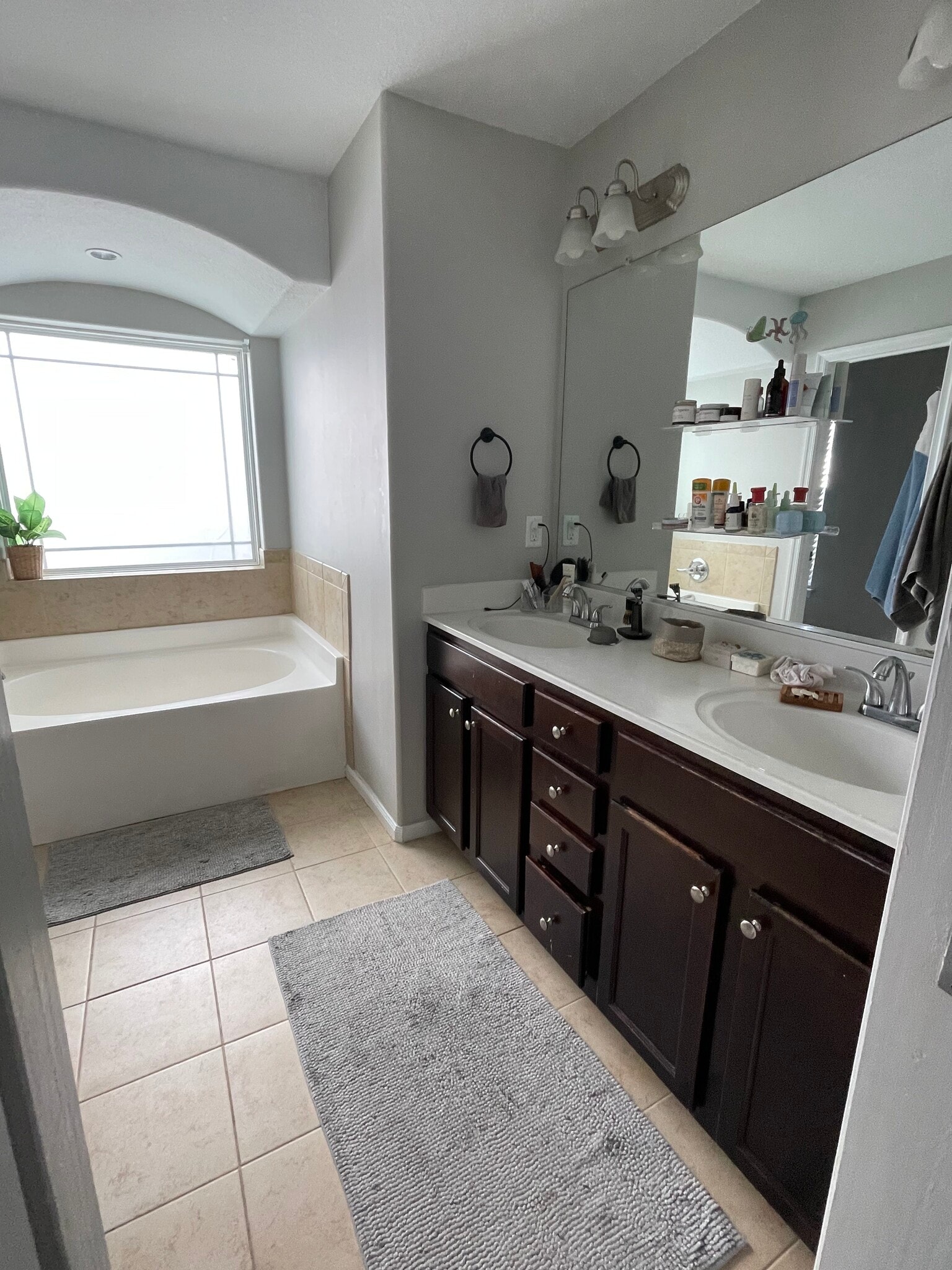 En Suite - 5500 Curtis Breathwaite Ln