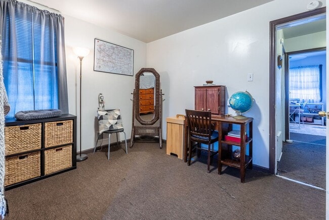 Building Photo - AVAILABLE AUGUST 2026 - Beautiful 2 bedroom Home on a Quiet Street!