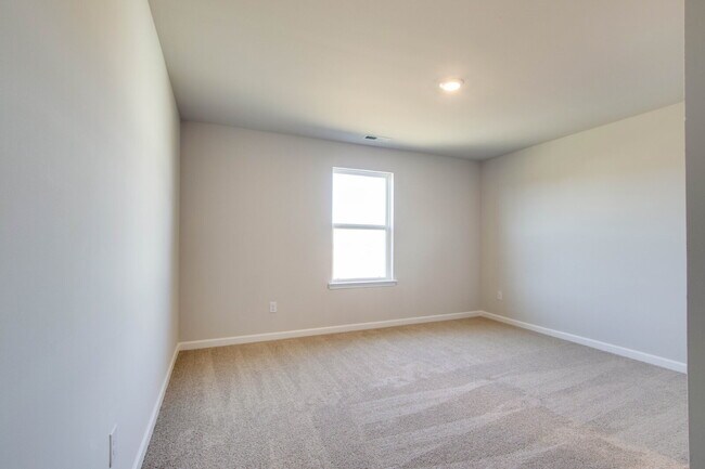 Building Photo - 2404 Alberto Dr