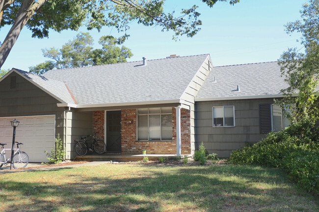 Building Photo - 4 Bedroom Home Close to Campus-$750 Off 1s...