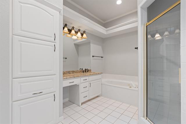 Building Photo - 905 Brazos Dr