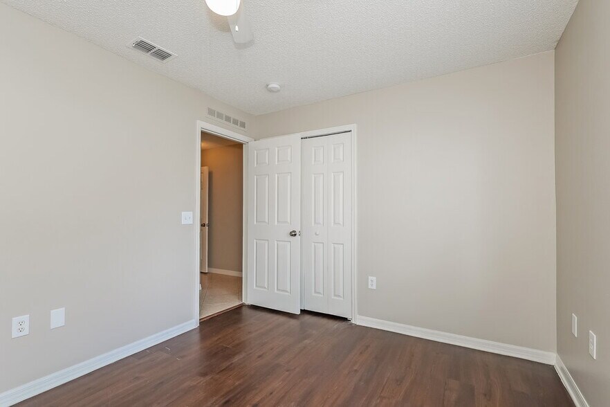 Building Photo - 225 Cranbrook Dr