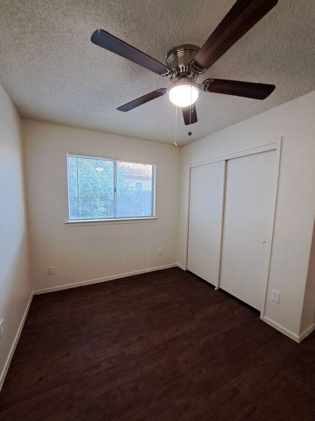 Building Photo - Central Unified District 3-bedroom 2-bathr...