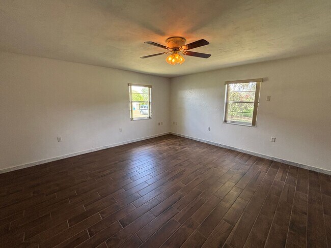 Building Photo - 6352 NE 86th Ave