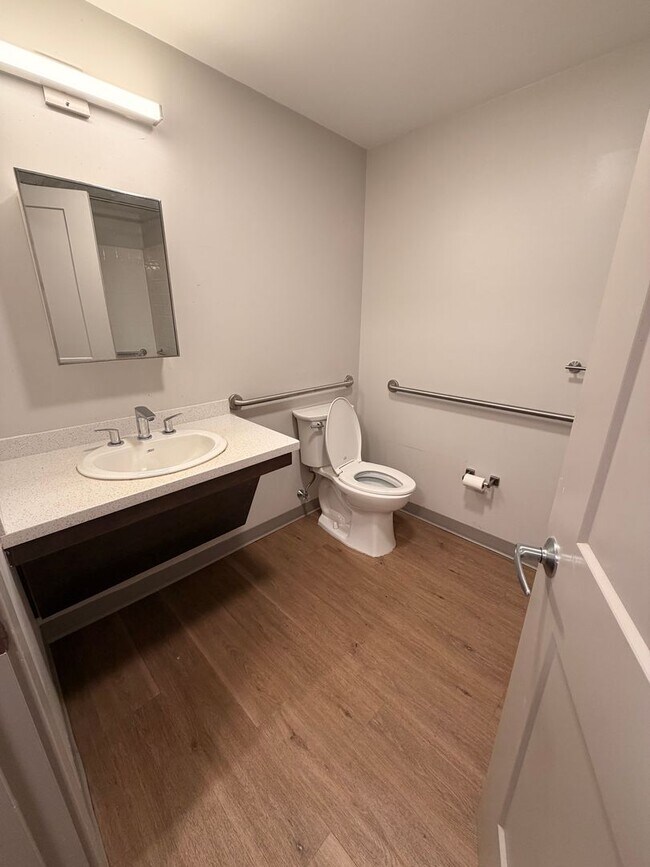 Building Photo - Dewitt Block, Rare 2 Bed/1 Bath Apartment Available Immediately - $1,866 - ALL UTILITIES INCLUDED