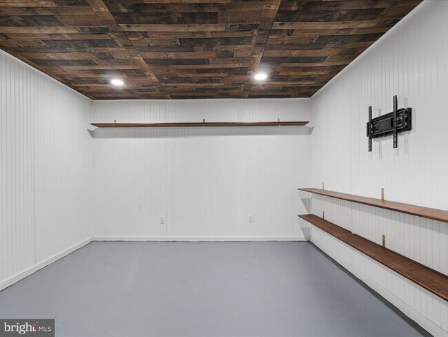 Building Photo - 8 English Oak Cir