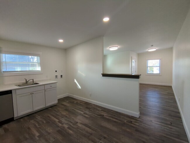 Building Photo - 1908 S Watkins St