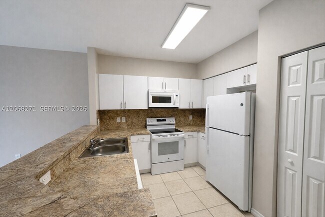 Building Photo - 2313 SE 24th Ct