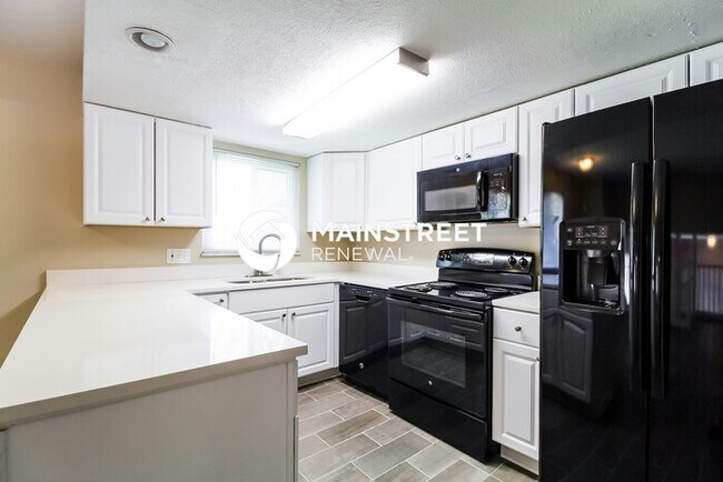 Building Photo - 3 Bedroom Pet-Friendly Home in Columbus, OH with Main Street Renewal