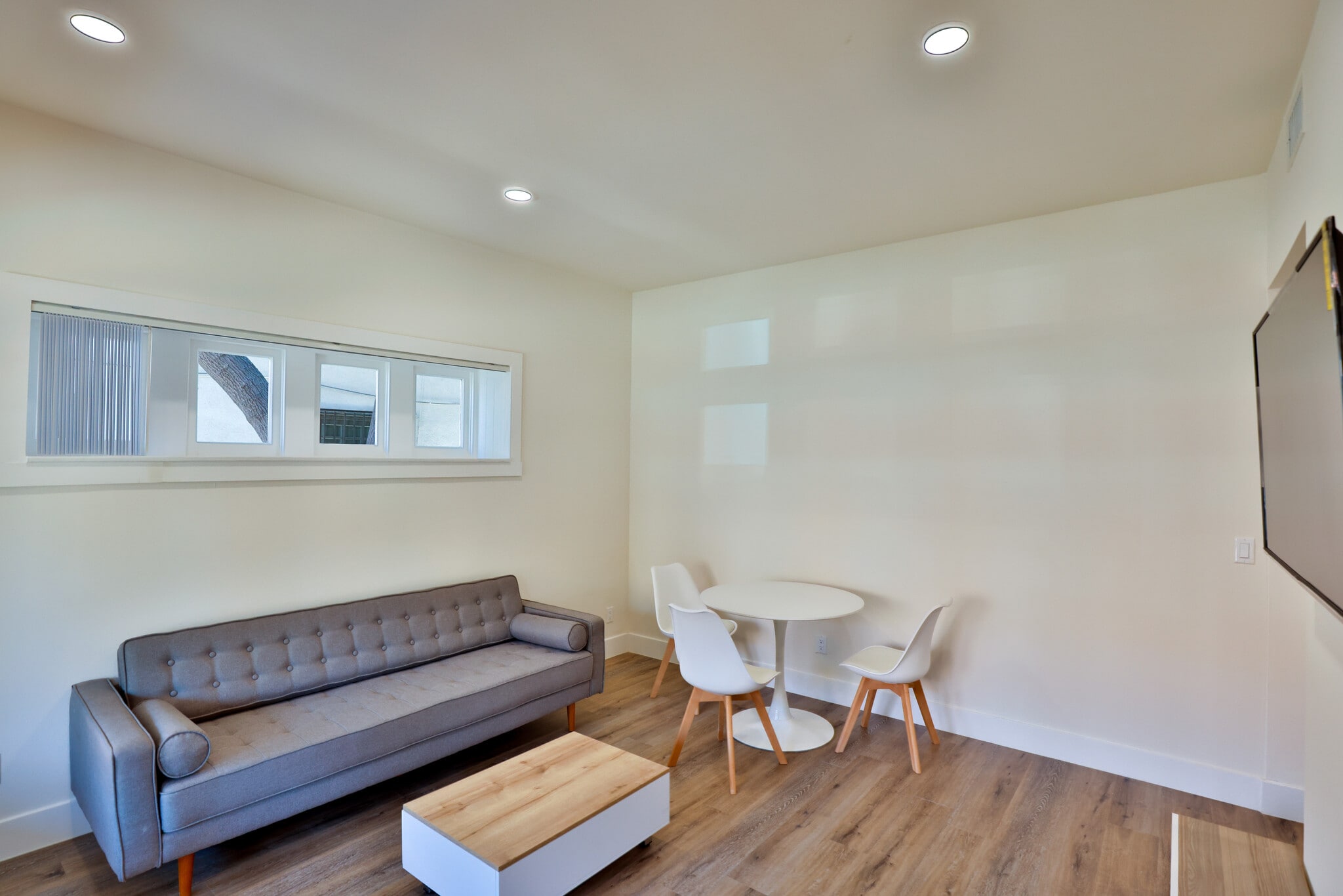 Building Photo - 1426 W 27th St