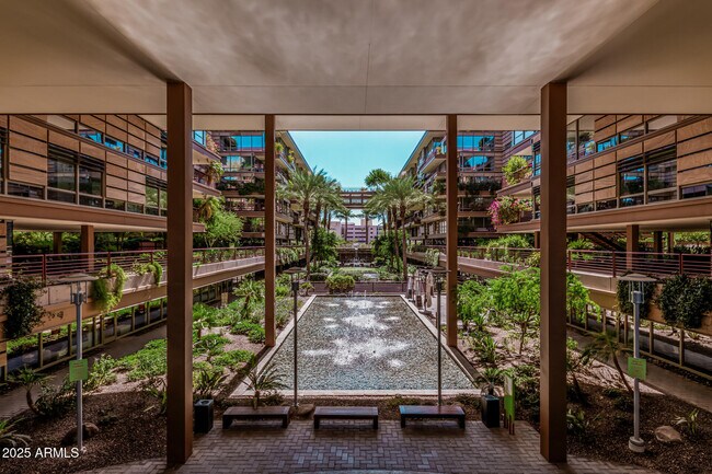 Building Photo - 7121 E Rancho Vista Dr