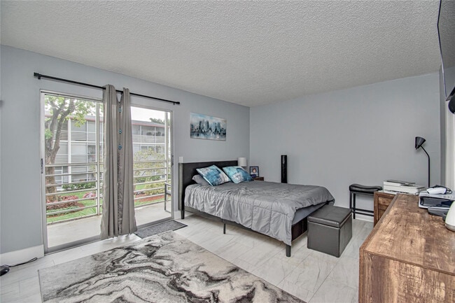 Building Photo - 436 Fanshaw K