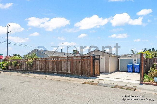 Building Photo - 1697 140th Ave