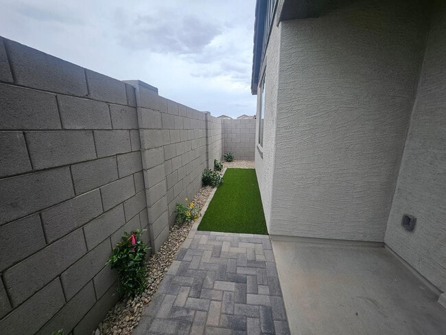 Building Photo - 548 Fremont Pass