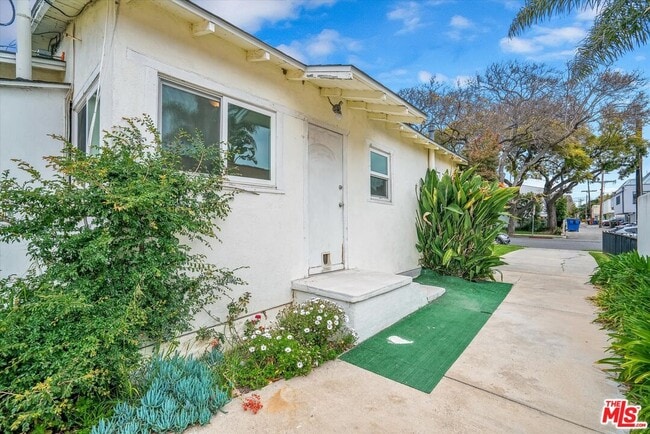 Building Photo - 1542 Harvard St