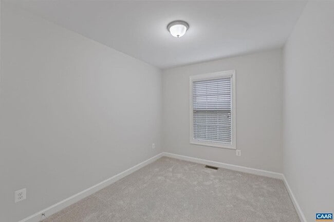 Building Photo - 4 Bedroom 3.5 Bathroom Townhouse with 2 Car Garage - Brownsville Elementary School District