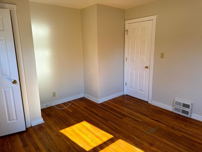 Building Photo - 3 bedroom Kenosha cape cod